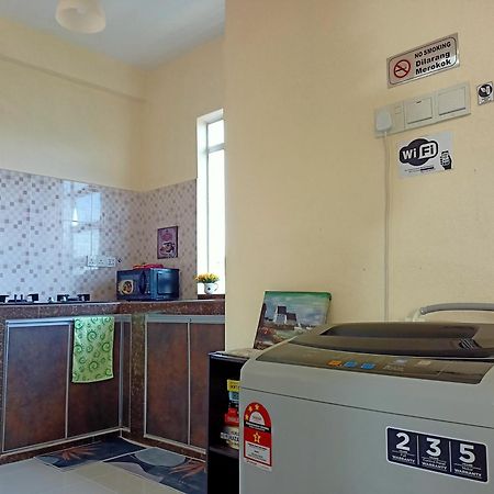 Topville Homestay Kangar Esterno foto