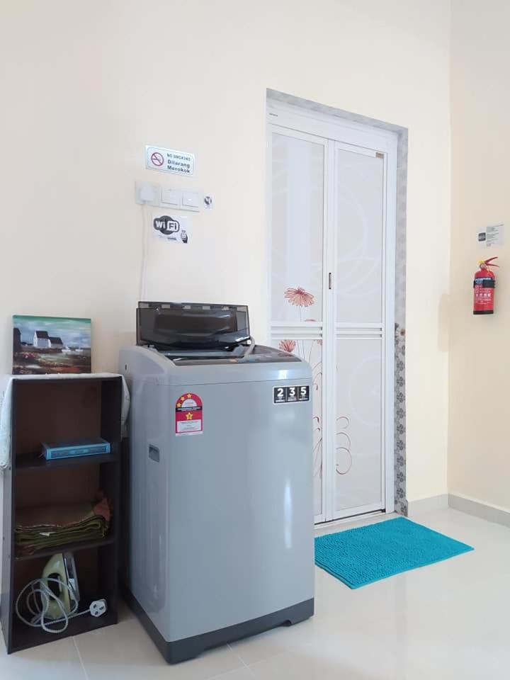 Topville Homestay Kangar Esterno foto